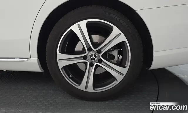 Mercedes-Benz E-Class 2019 2.0 автомат (гидро), миниатюра 6 Mercedes-Benz E-Class 2019 2.0 автомат (гидро), миниатюра 6