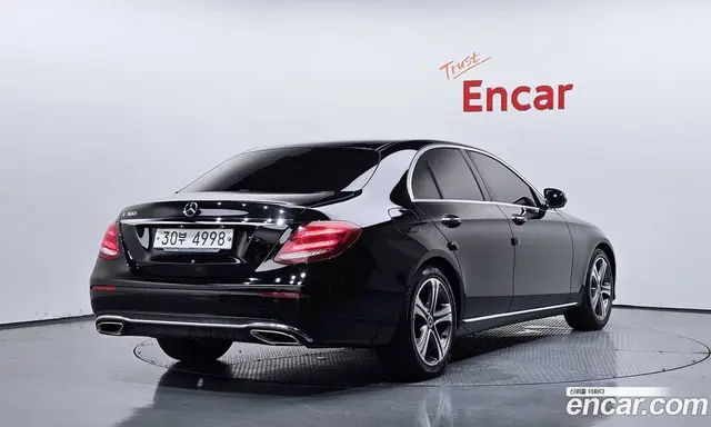 Mercedes-Benz E-Class 2019 2.0 автомат (гидро), миниатюра 2