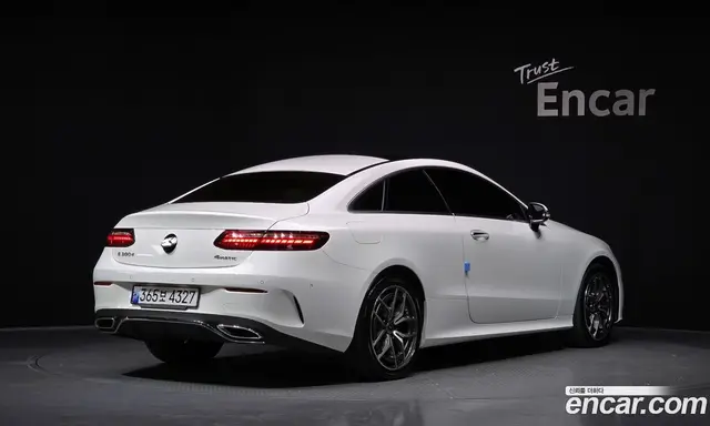 Mercedes-Benz E-Class 2022 2.0 автомат (гидро), миниатюра 2