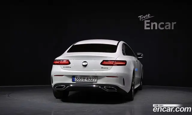 Mercedes-Benz E-Class 2022 2.0 автомат (гидро), миниатюра 4