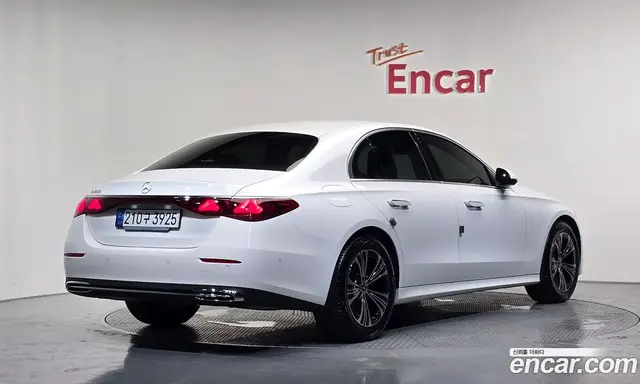 Mercedes-Benz E-Class 2024 2.0 автомат (гидро), миниатюра 2