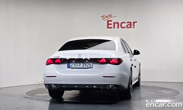 Mercedes-Benz E-Class 2024 2.0 автомат (гидро), миниатюра 4