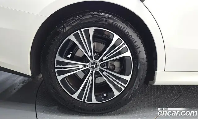 Mercedes-Benz E-Class 2024 2.0 автомат (гидро), миниатюра 5
