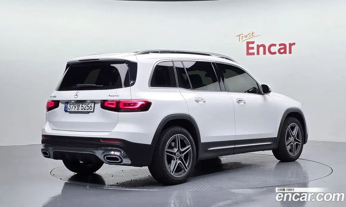 Mercedes-Benz GLB-Class 2022 2.0 автомат (гидро), фото 2 Mercedes-Benz GLB-Class 2022 2.0 автомат (гидро), фото 2
