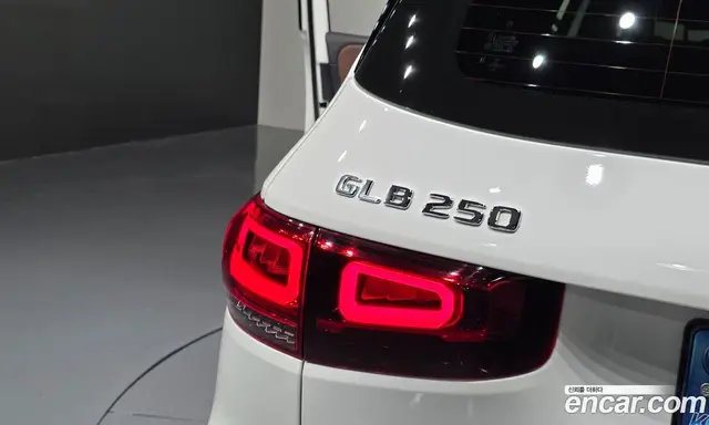 Mercedes-Benz GLB-Class 2022 2.0 автомат (гидро), миниатюра 9 Mercedes-Benz GLB-Class 2022 2.0 автомат (гидро), миниатюра 9