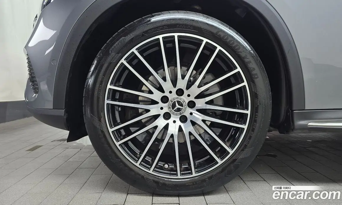 Mercedes-Benz GLC-Class 2023 2.0 автомат (гидро), фото 4