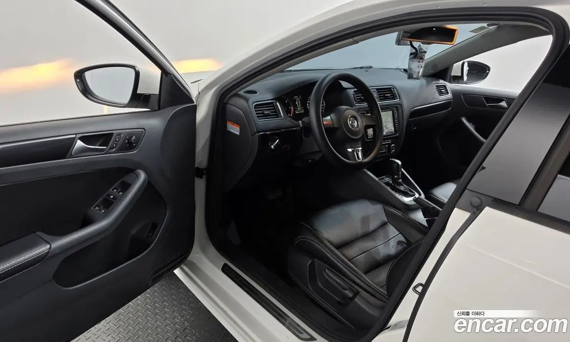 Volkswagen Jetta 2012 2.0 автомат (гидро), фото 12