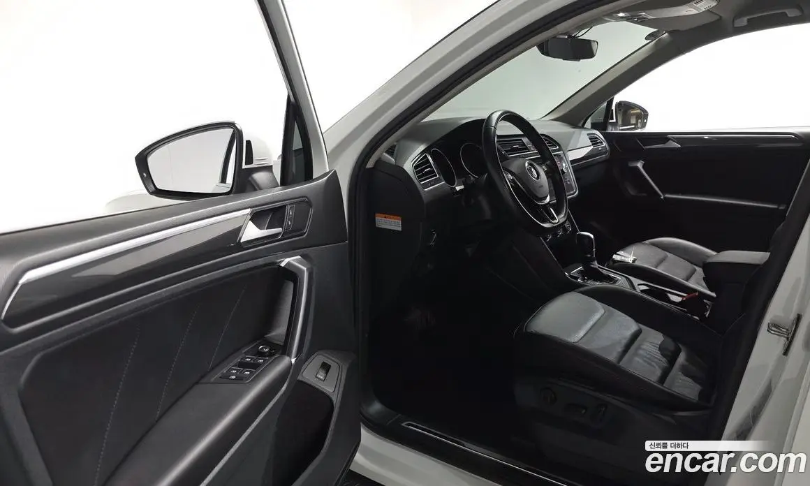 Volkswagen Tiguan 2018 2.0 автомат (гидро), фото 13