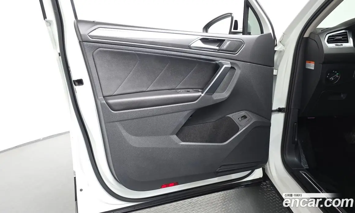 Volkswagen Tiguan 2018 2.0 автомат (гидро), фото 14