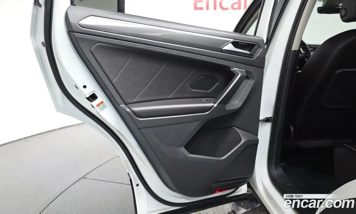 Volkswagen Tiguan 2018 2.0 автомат (гидро), фото 15