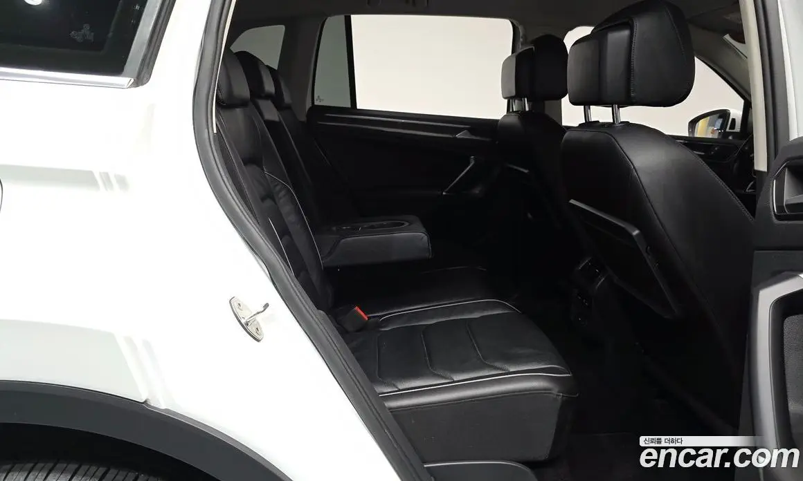 Volkswagen Tiguan 2018 2.0 автомат (гидро), фото 17