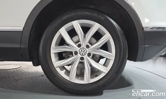 Volkswagen Tiguan 2018 2.0 автомат (гидро), миниатюра 7