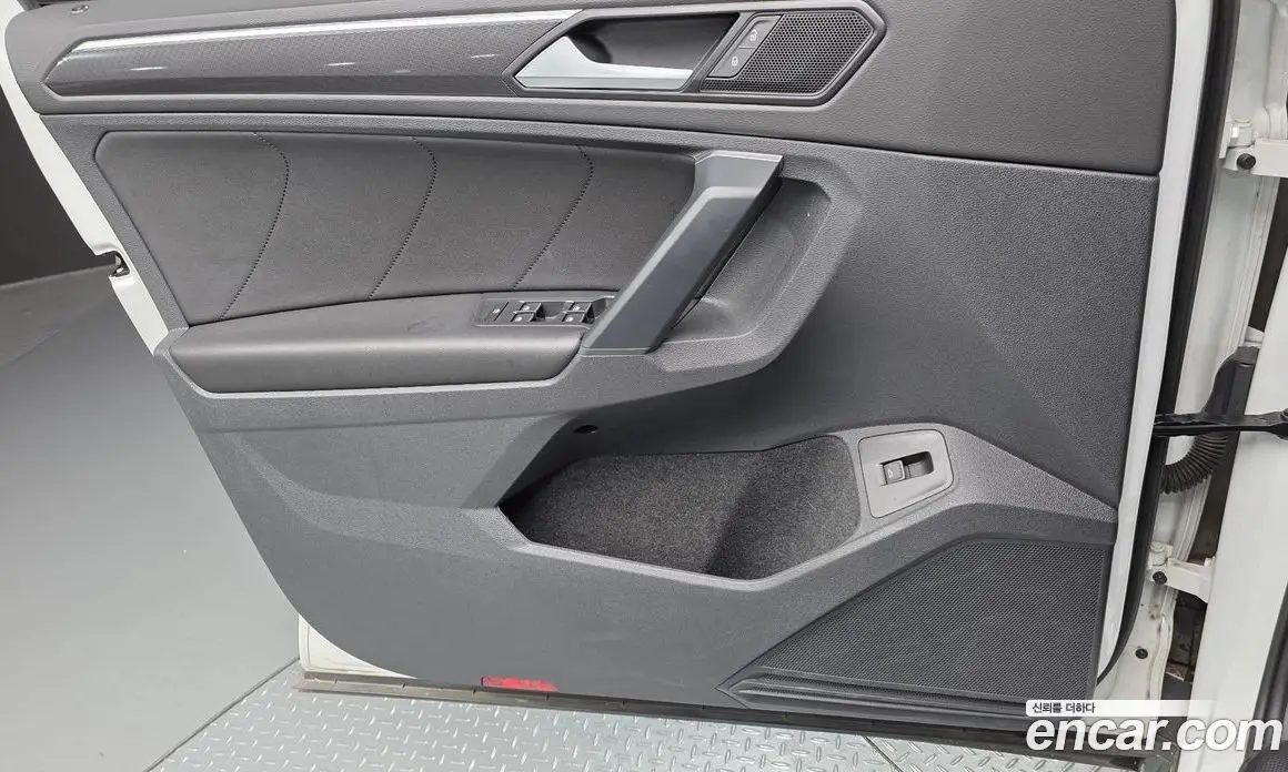 Volkswagen Tiguan 2020 2.0 автомат (гидро), фото 14 Volkswagen Tiguan 2020 2.0 автомат (гидро), фото 14