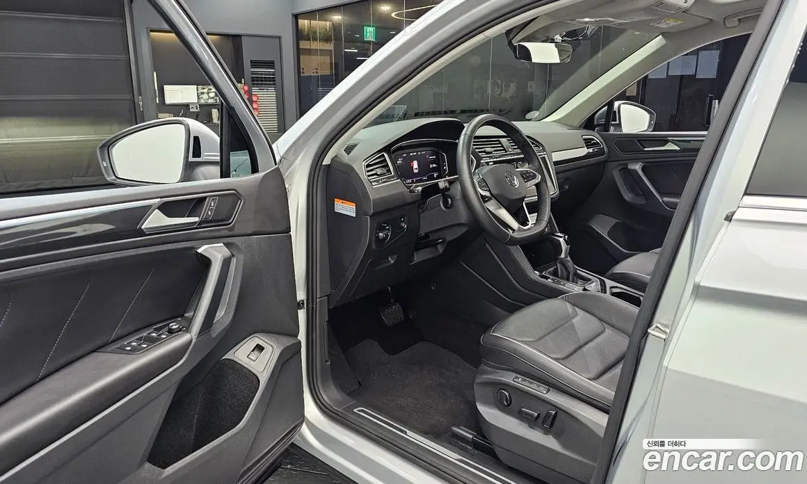 Volkswagen Tiguan 2021 2.0 автомат (гидро), фото 13