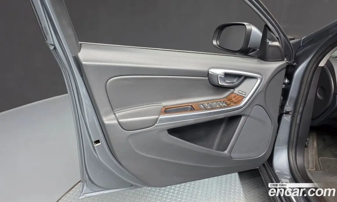 Volvo S60 2017 2.0 автомат (гидро), фото 14