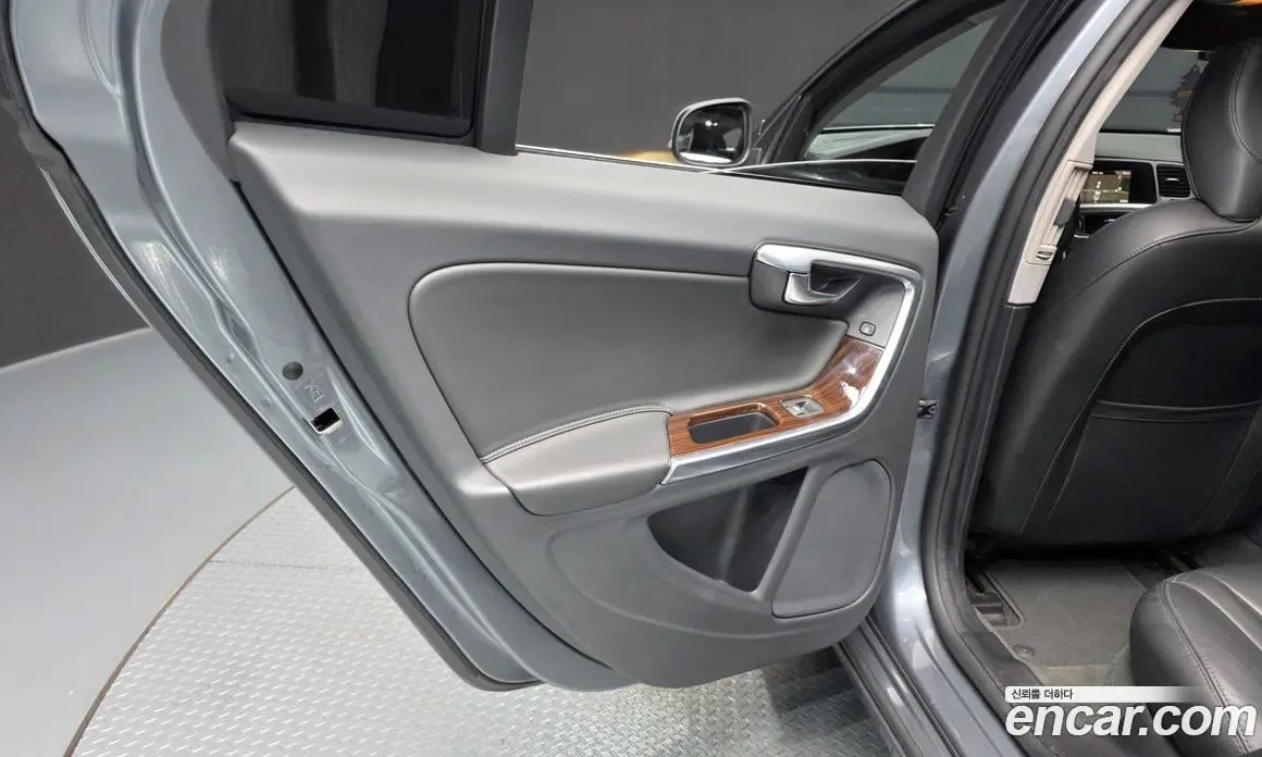 Volvo S60 2017 2.0 автомат (гидро), фото 15