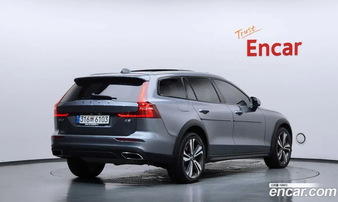 Volvo V60 2021 2.0 автомат (гидро), фото 2 Volvo V60 2021 2.0 автомат (гидро), фото 2