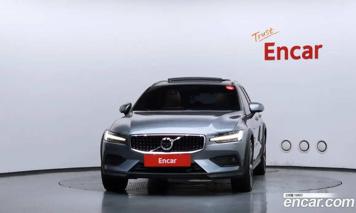 Volvo V60 2021 2.0 автомат (гидро), фото 3 Volvo V60 2021 2.0 автомат (гидро), фото 3