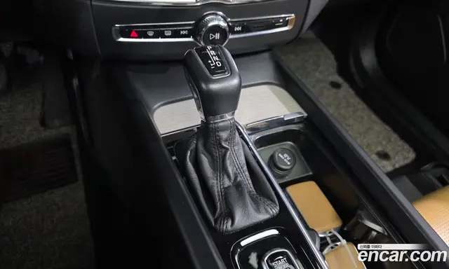Volvo XC60 2018 2.0 автомат (гидро), миниатюра 12