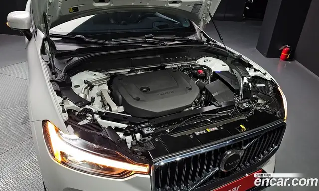 Volvo XC60 2024 2.0 автомат (гидро), миниатюра 6 Volvo XC60 2024 2.0 автомат (гидро), миниатюра 6