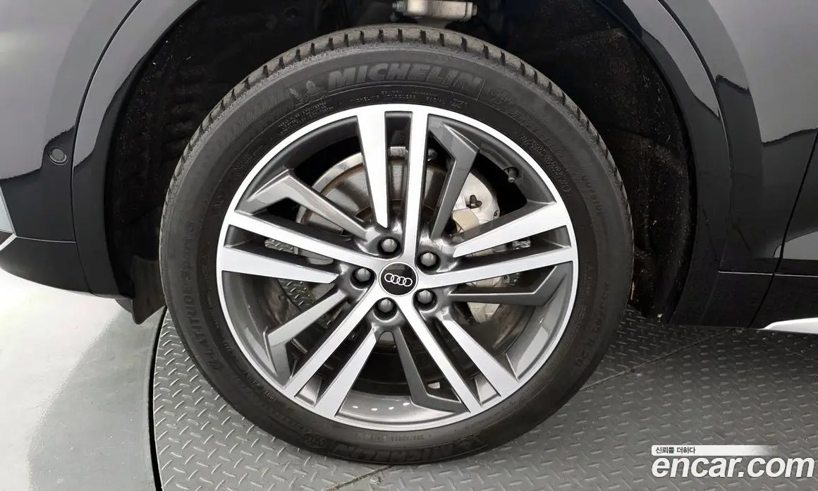 Audi Q5 2023 2.0 автомат (гидро), фото 5