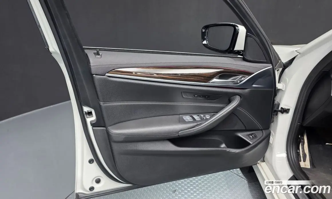 BMW 5 серия 2022 2.0 автомат (гидро), фото 14