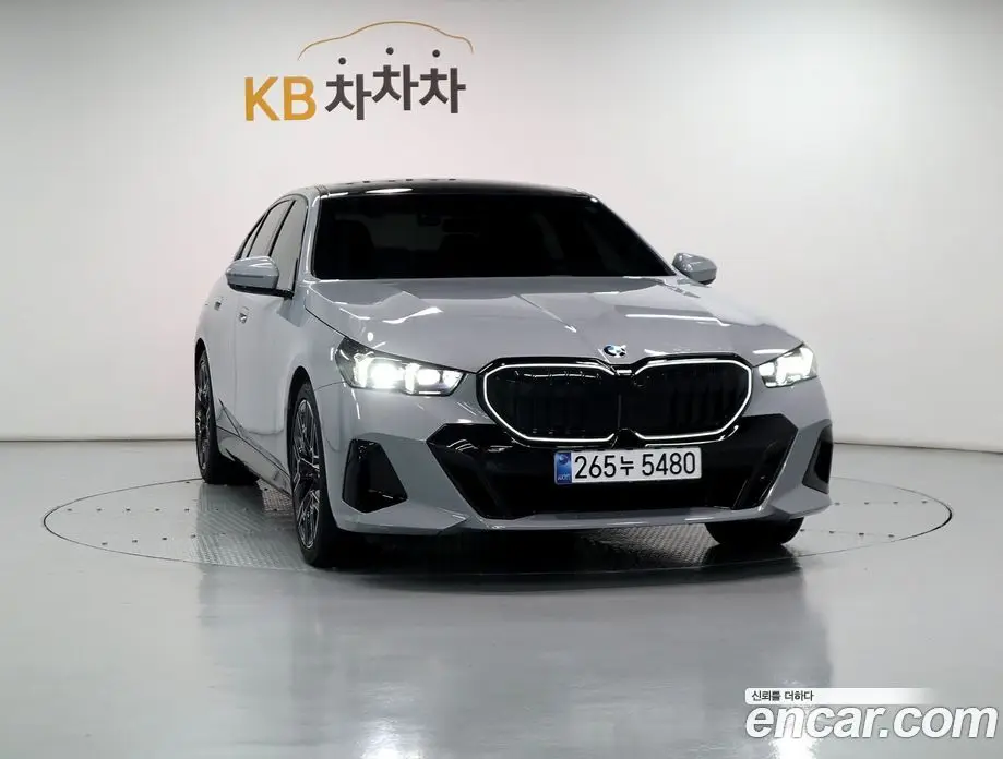 BMW 5 серия 2025 2.0 автомат (гидро), фото 3