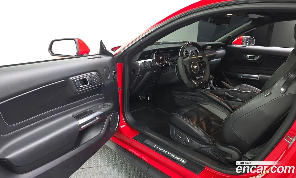 Ford Mustang 2018 2.3 автомат (гидро), фото 12