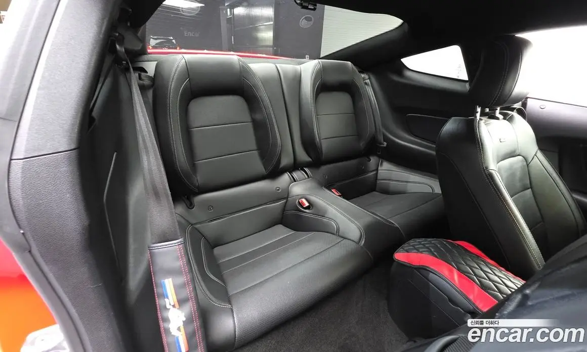 Ford Mustang 2018 2.3 автомат (гидро), фото 17