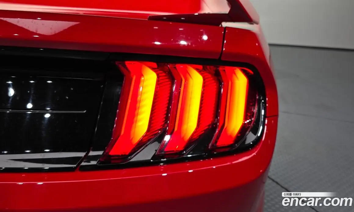 Ford Mustang 2018 2.3 автомат (гидро), фото 8