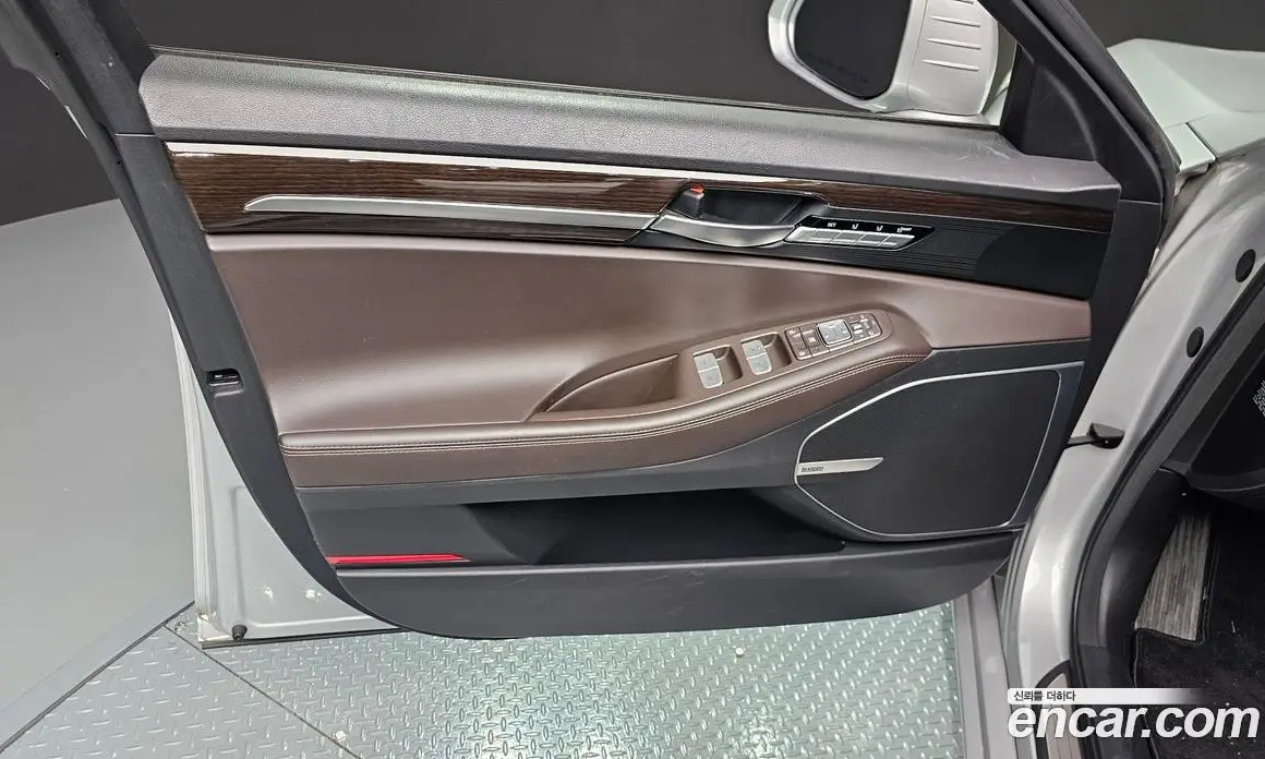 Genesis EQ900 2016 3.3 автомат (гидро), фото 14 Genesis EQ900 2016 3.3 автомат (гидро), фото 14