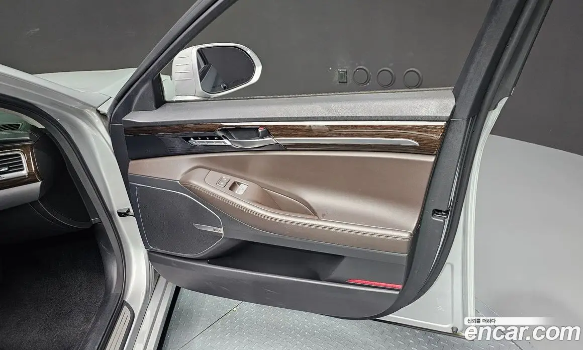 Genesis EQ900 2016 3.3 автомат (гидро), фото 15 Genesis EQ900 2016 3.3 автомат (гидро), фото 15