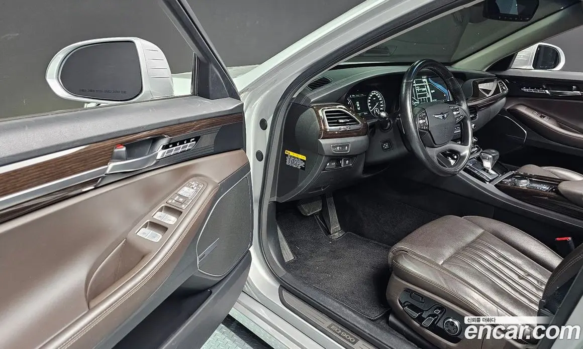 Genesis EQ900 2016 3.3 автомат (гидро), фото 17 Genesis EQ900 2016 3.3 автомат (гидро), фото 17