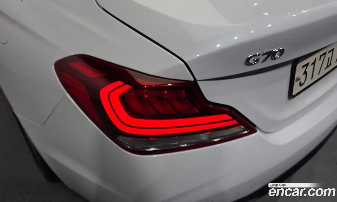 Genesis G70 2019 2.2 автомат (гидро), фото 9 Genesis G70 2019 2.2 автомат (гидро), фото 9