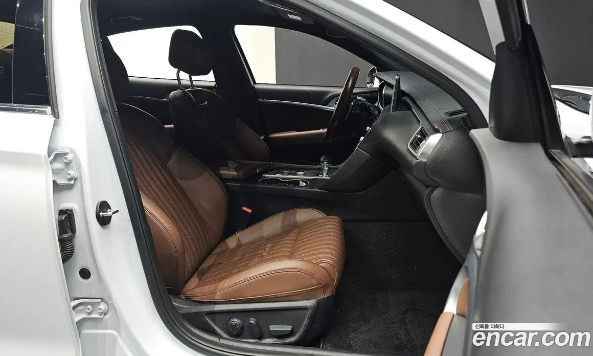 Genesis G70 2019 2.0 автомат (гидро), фото 13 Genesis G70 2019 2.0 автомат (гидро), фото 13