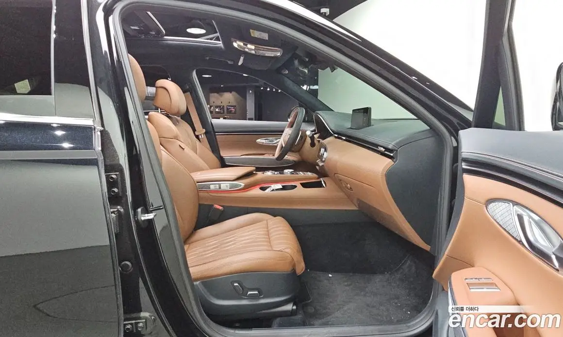 Genesis GV70 2023 2.5 автомат (гидро), фото 18 Genesis GV70 2023 2.5 автомат (гидро), фото 18
