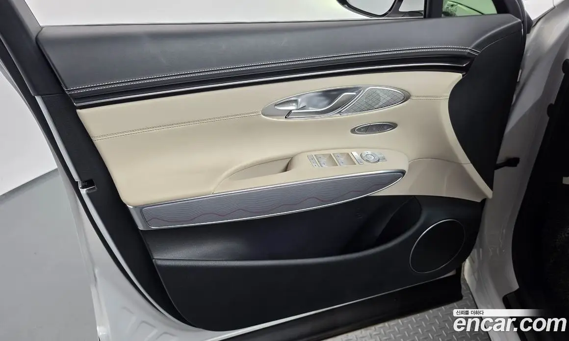 Genesis GV70 2023 2.5 автомат (гидро), фото 14 Genesis GV70 2023 2.5 автомат (гидро), фото 14