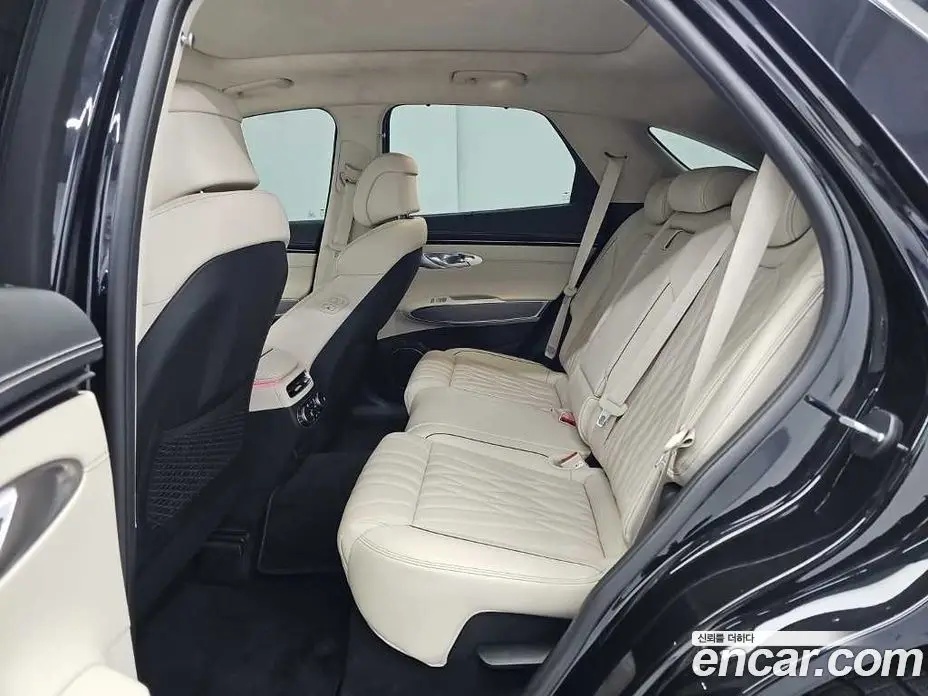 Genesis GV70 2023 2.5 автомат (гидро), фото 11 Genesis GV70 2023 2.5 автомат (гидро), фото 11