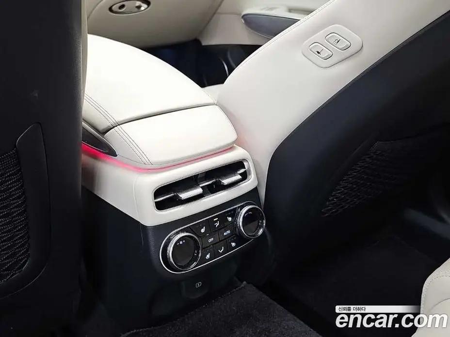 Genesis GV70 2023 2.5 автомат (гидро), фото 12 Genesis GV70 2023 2.5 автомат (гидро), фото 12