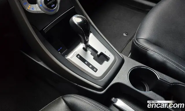 Hyundai Avante 2011 1.6 автомат (гидро), миниатюра 12
