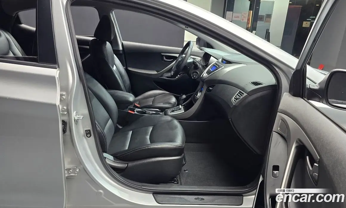 Hyundai Avante 2011 1.6 автомат (гидро), фото 16