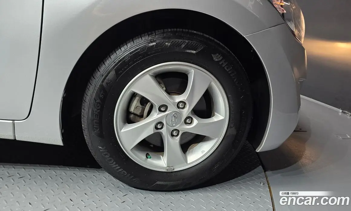 Hyundai Avante 2011 1.6 автомат (гидро), фото 7