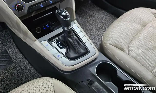 Hyundai Avante 2018 1.6 автомат (гидро), миниатюра 12