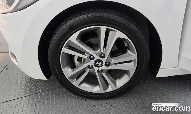 Hyundai Avante 2018 1.6 автомат (гидро), миниатюра 5 Hyundai Avante 2018 1.6 автомат (гидро), миниатюра 5