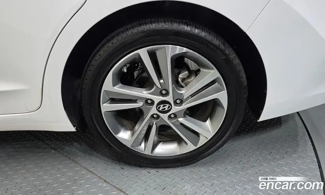 Hyundai Avante 2018 1.6 автомат (гидро), миниатюра 7 Hyundai Avante 2018 1.6 автомат (гидро), миниатюра 7