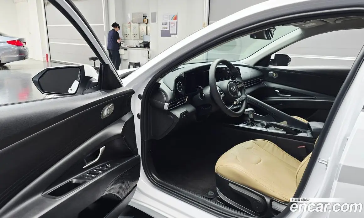 Hyundai Avante 2021 1.6 автомат (гидро), фото 13