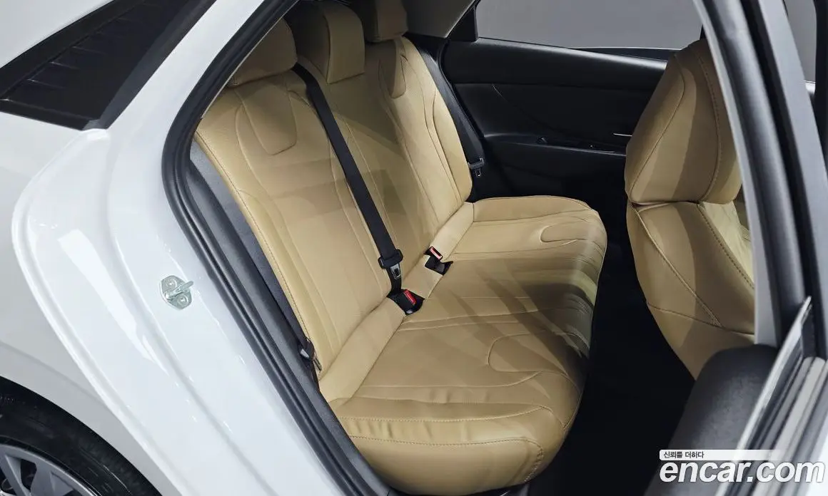 Hyundai Avante 2021 1.6 автомат (гидро), фото 16