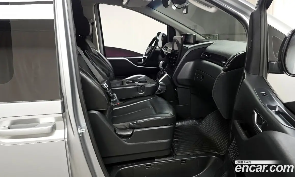 Hyundai Staria 2021 3.5 автомат (гидро), фото 16