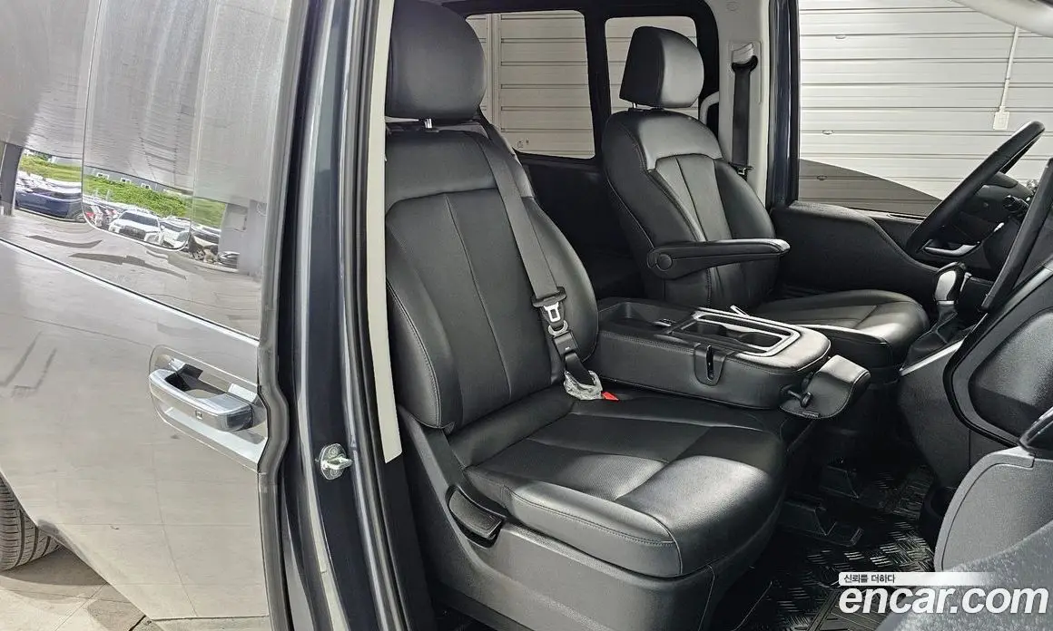 Hyundai Staria 2021 2.2 автомат (гидро), фото 17