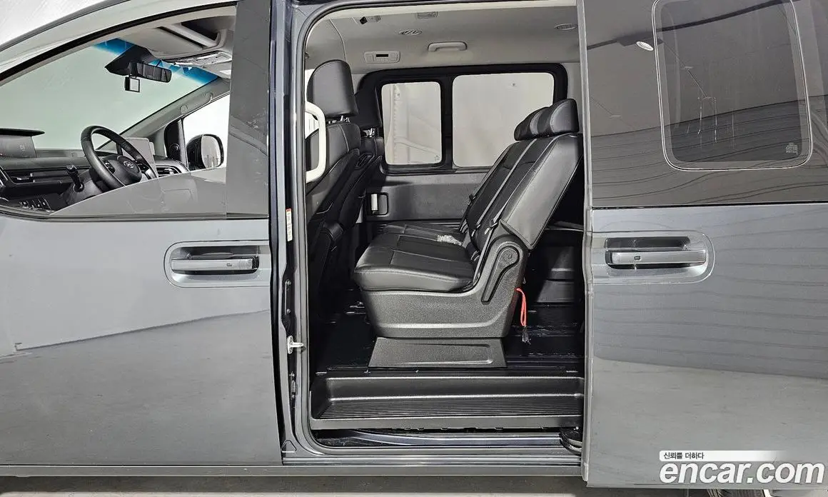 Hyundai Staria 2021 2.2 автомат (гидро), фото 18